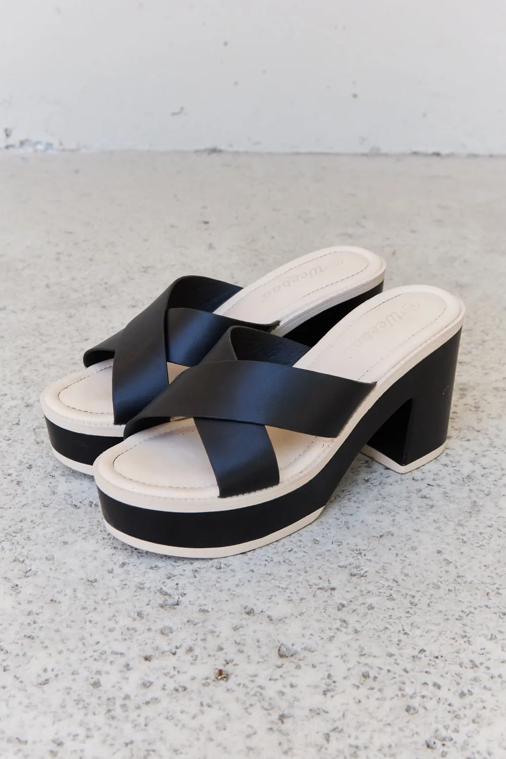 Contrast Platform Sandals in Black