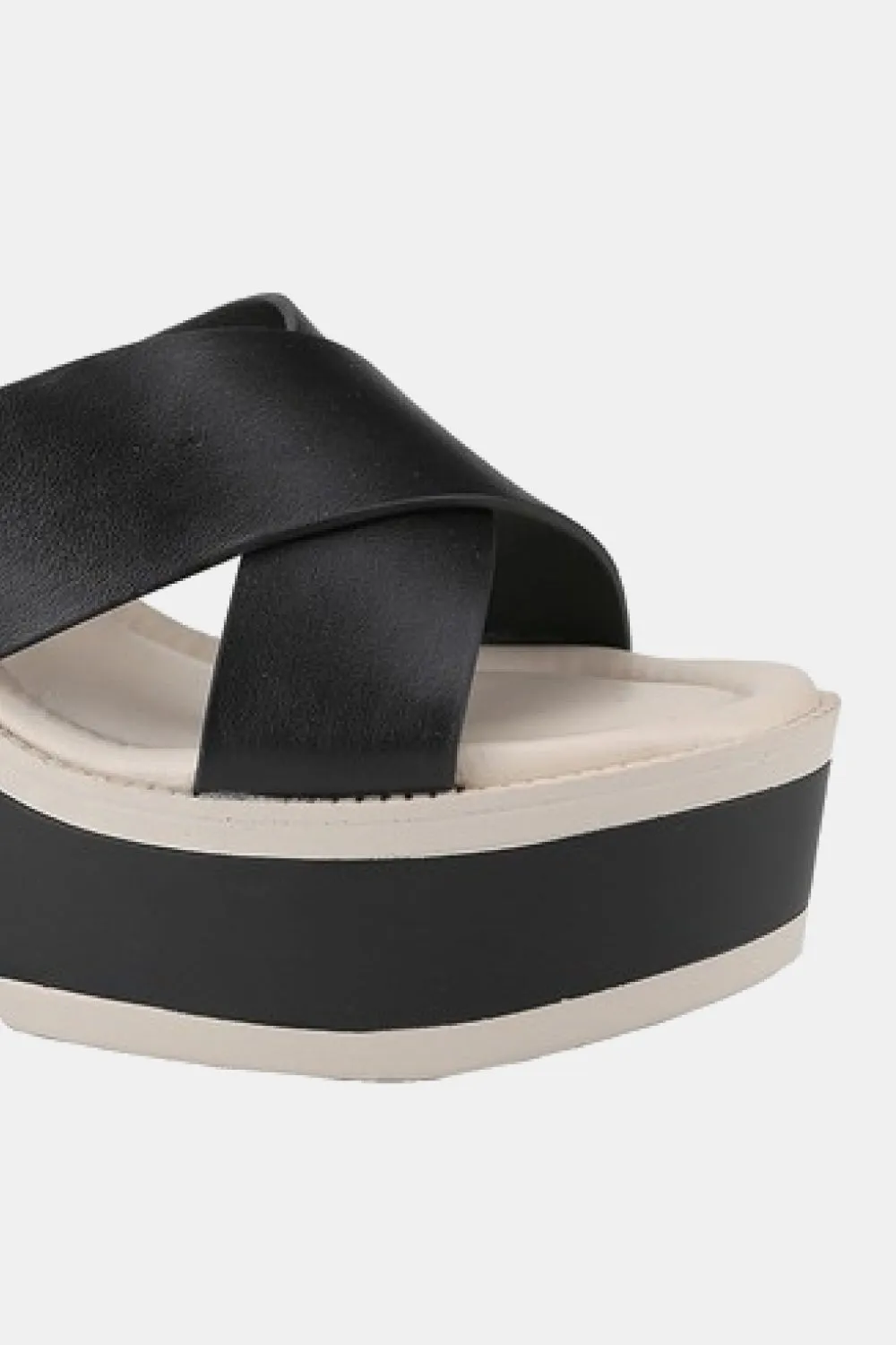 Maddie Contrast Platform Sandals in Black