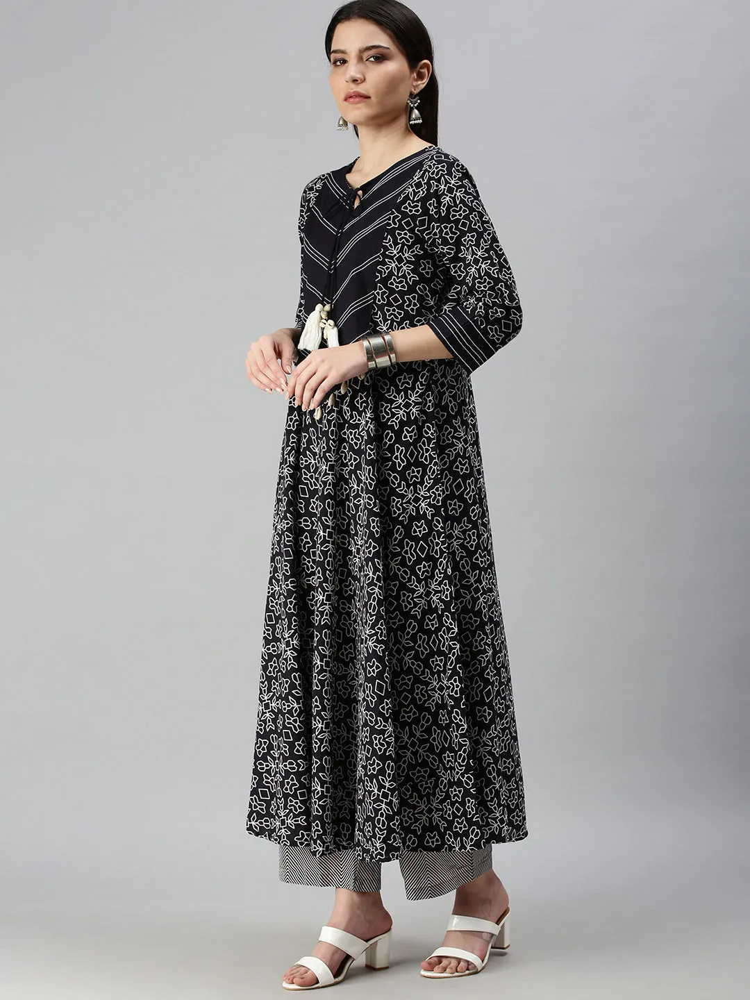 Women's Navy Blue Printed Kurta Sets